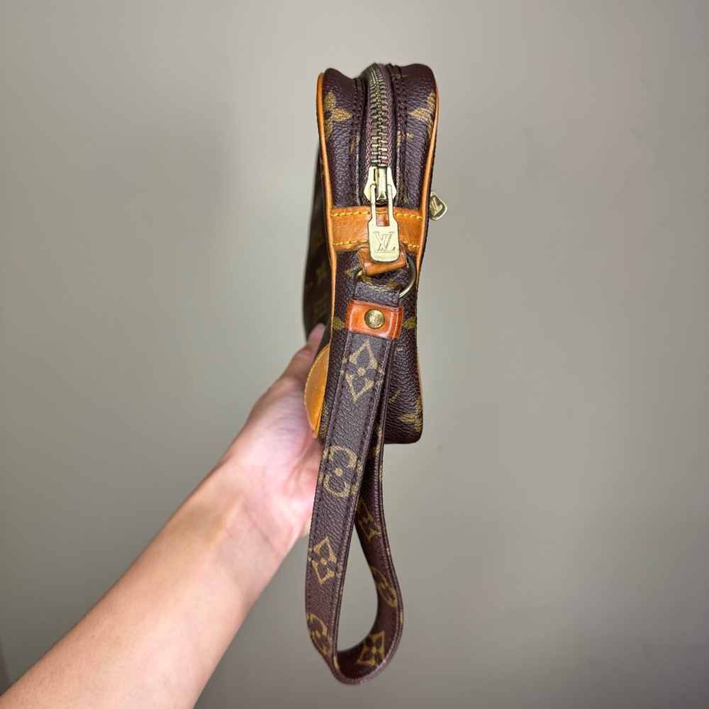Louis Vuitton Brown Monogram Wristlet Clutch - Picture 5 of 11